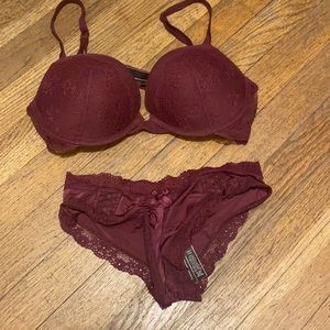 32D Victoria Secret Pushup Bra & matching XS panty
